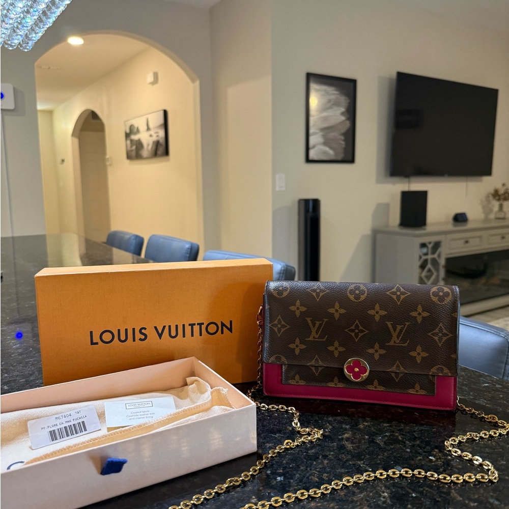 Louis Vuitton Monogram Flore Chain Wallet Fuchsia - Picture 3 of 17